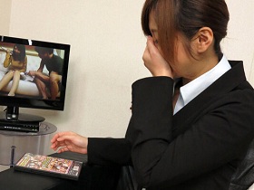 普通の主婦もAV観たらオマ〇コ濡れちゃうの!?昼ドラ試写と偽って連れ込んだ人妻 モニタリング即ハメ交渉!20人DX　サンプル画像14