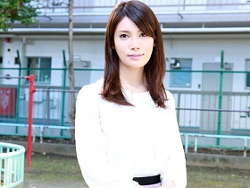 ミニスカでさりげなく誘ってる美脚自慢の人妻は絶対にヤレる！街角ナンパ12人全員生中出し④　サンプル画像11