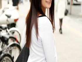 ミニスカでさりげなく誘ってる美脚自慢の人妻は絶対にヤレる！街角ナンパ12人全員生中出し④　サンプル画像06