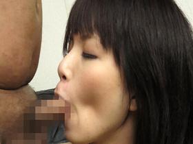 フェラチオだけなら出来るでしょ!? お願いナンパ 素人妻30人の絶品おくちマ〇コ②　サンプル画像10