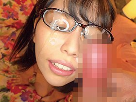 メイドカフェ店員・りりちゃん（20）は精子が大好きな変態女子 メガネ顔に大量顔射×ごっくん9飲精　サンプル画像10