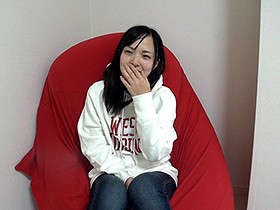「ロックとか映画とか大好きです」なパーカー女子 敏感ちっぱいをネチネチ責められデカチン絶頂体験！ サンプル動画サムネイル
