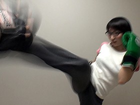 オタ女子を脱がせてみたら引き締まった陸上エロボディでした！性感責めでグチョグチョにされ巨根でアヘヨガり！ サンプル動画サムネイル