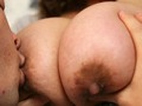 100人の爆乳をしゃぶる！巨乳舐め吸いSP総集編4時間 サンプル動画サムネイル