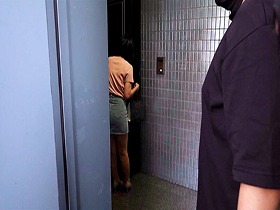 一人暮らしの美女が鬼畜犯罪集団に狙われる自宅押込み中出しレ〇プ　市川りく　サンプル画像01