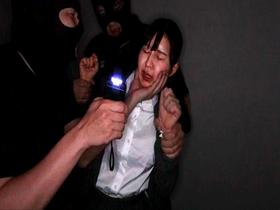 一人暮らしの美女を狙う鬼畜レ〇プ集団自宅押込み中出し性交　精神崩壊編　サンプル画像06