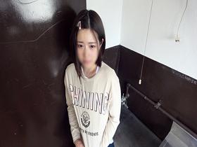 小さいワレメに大人チ〇ポ笑顔が消えて警戒するチビに強引Dキス→クンニ堪能でグッタリ無防備丸出しオマ〇コに理性を失い絶対ダメな極太をメリメリ挿入してしまいました…【ちびっこ2人】禁断イタズラ映像集　サンプル画像11