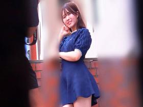 AV現場の盗撮#1。休憩中、AV監督にタダマンされてしまう幾野まち。 サンプル動画サムネイル