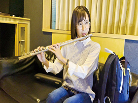 【この個人撮影では】某超有名音大フルート奏者N・Kさんが、新しい楽器欲しさにま〇こを差し出してます。　サンプル画像10