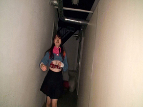 ＜禁断の味＞誰もいない廃墟でおもらしセフレと、どきどきイチャえっち。 サンプル動画サムネイル