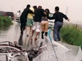 下校時間の拉致レイプ輪姦されたレズビアン サンプル動画サムネイル