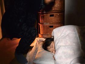 夜這い・・・寝ている人妻にエッチないたずらをして発情させたら性処理してもらえるのか!?4時間 サンプル動画サムネイル