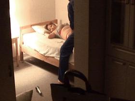 夜這い・・・寝ている人妻にエッチないたずらをして発情させたら性処理してもらえるのか！？4時間　サンプル画像15