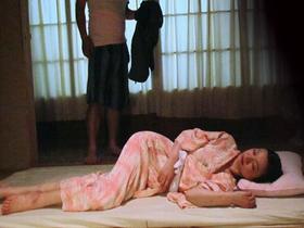 夜這い・・・寝ている人妻にエッチないたずらをして発情させたら性処理してもらえるのか！？4時間　サンプル画像09