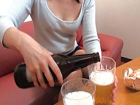 「お母さん酔わせてHなことしらいでヨネ？・・・」酔っぱらった母はスケベな息子にヤラレちゃう！？4時間　サンプル画像13