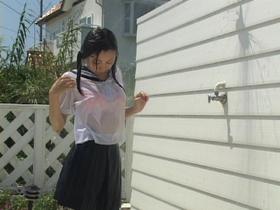 濡れて透けるセーラー服と下着　サンプル画像05