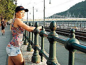 ハンガリーでナンパしたノリのいい超美形金髪ギャル！日本人の極太棒で鬼突きからのザー汁ドクドク中出し！ サンプル動画サムネイル