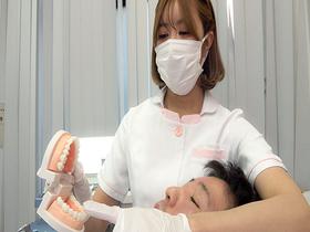 確信犯的にふわとろ巨乳を押し付けてくる歯科衛生士が勤務する誘惑デンタルクリニック　サンプル画像10