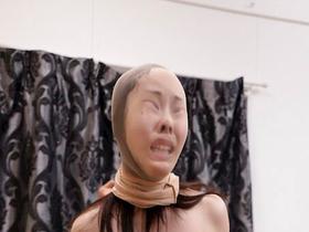 衝撃！こんな美女が！？パンスト変顔で顔面崩壊！？　サンプル画像01