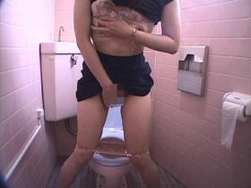 ほろ酔いオナニー女子便所 雑居ビルのトイレでイキ散らかす盗撮映像 4時間スペシャル！　サンプル画像16