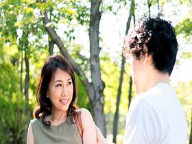 ナンパされ戸惑いながらもやがて感じまくって中出しを申し出る還暦熟女　8時間　サンプル画像01