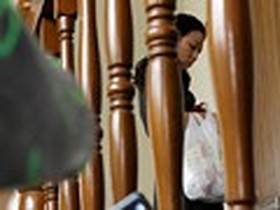 引き裂かれた清楚妻のパンスト凌辱輪姦！ パンストに包まれ蒸れた主婦の匂い立つ女体を肉欲のままにレイプする鬼畜達 サンプル動画サムネイル