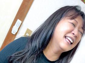 [求人募集・素人面接]　弊社の事務員を募集したらGカップの爆乳ムチムチおばさんが来た。色々訳アリなのでAV出演しないか口説いたら結構ドスケベだった！　サンプル画像01