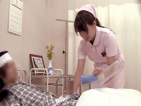 病院でナースのムチムチおばさんに勃起チ○ポを露出したら・・・4時間 サンプル動画サムネイル