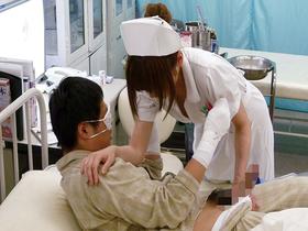 病院でナースのムチムチおばさんに勃起チ○ポを露出したら・・・4時間　サンプル画像03