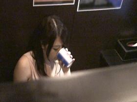 酔いつぶれた奥さんを部屋に連れ込んで介抱したら・・・4時間　サンプル画像13