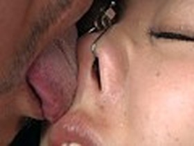 【美鼻限定】可愛い子ちゃんのお鼻がオヤジの臭い口臭・唾液で舐め犯されるビデオ　サンプル画像10