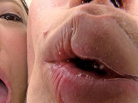 Wバーチャルベロチュパ LES KISS　サンプル画像10