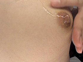 いやらしく勃起する乳首オナニー　サンプル画像02