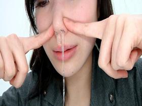 美女の高粘度鼻水鑑賞　サンプル画像03