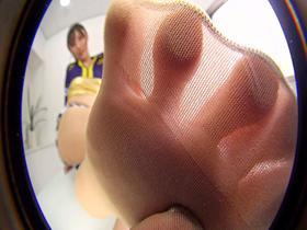 足指にこもった蒸れ臭嗅がせる痴女　サンプル画像06