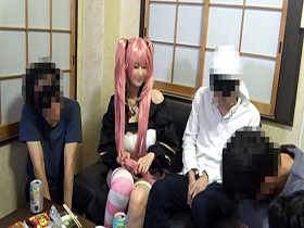 オタ恋成功!?６P大乱交SEX【秋葉メイドNo1コスプレイヤーVS非モテ男子５名】美少女が飲酒ガチ酔い淫乱スケベ化の神展開【全員とDキス＆セルフイラマ＆騎乗位SEXで全精子搾りヌク】他、童貞喪失エッチ２本立てSP サンプル動画サムネイル