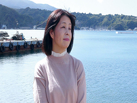 お泊まりＷ不倫～再会した熟女妻たちと貸別荘の旅～Ｓｉｄｅ．Ａ＆Ｂ ＲＥ：ＭＩＸ サンプル動画サムネイル