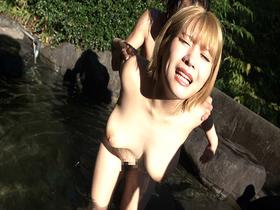 乱交OKの混浴温泉と知らずに来た女性客は巨乳尻をワニ痴漢されて喘ぎ始め…3　4名収録　サンプル画像14