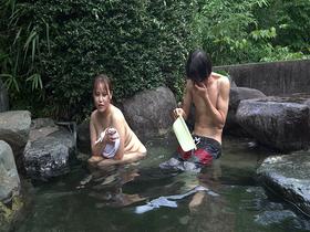 乱交OKの混浴温泉と知らずに来た女性客は巨乳尻をワニ痴漢されて喘ぎ始め…3　4名収録　サンプル画像16