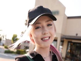 ショート動画でバズったカフェ店員がコスプレモニターに挑戦！？ 白肌むっちリボディを突き上げられ絶頂乱舞！！　イバ(21) サンプル動画サムネイル