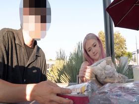 ショート動画でバズったカフェ店員がコスプレモニターに挑戦！？ 白肌むっちリボディを突き上げられ絶頂乱舞！！　イバ(21)　サンプル画像03