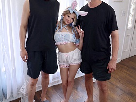 ミニマム合法ロリがコスプレ撮影会で身長差40㎝超えの男たちとガリバー3P！！ココ（25）　サンプル画像05