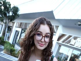 LAで出会った親日美女のカフェ店員にグッツモニターお願いしてみたら奇跡が起きた！！リアナ(28) サンプル動画サムネイル