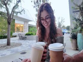 LAで出会った親日美女のカフェ店員にグッツモニターお願いしてみたら奇跡が起きた！！リアナ(28)　サンプル画像04