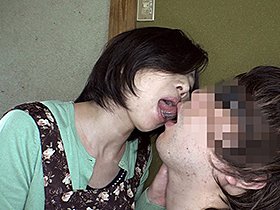 熟女のねっとり接吻フェラ手コキ　サンプル画像04