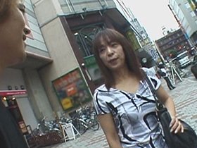 街中で見かける生活感漂う人妻のおマ○コに挿入！ オバさんナンパ4時間 サンプル動画サムネイル
