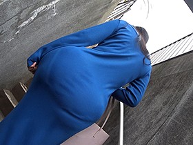 マキシワンピ女をレイプ！2 薄着1枚で出歩くエロ女を人気の少ない場所まで尾行して…あえて脱がさず服の上から身体をまさぐり着衣のままハメて中出し サンプル動画サムネイル