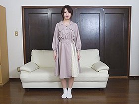 素人娘の全裸図鑑12 今時の女の子13名が恥らいながら脱衣していく様子をじっくり撮影した、変態紳士のためのヘアヌードコレクション　サンプル画像18