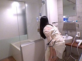 男友達に連れ込まれたオフ中のAV女優 紗凪美羽（28） 素のSEX隠し撮り　サンプル画像02