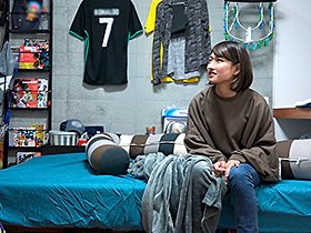 宇佐美みか（20）のプライベートえっち盗撮 大人の事情とか気にせず勝手に発売w サンプル動画サムネイル